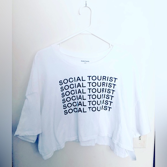 Charlie & Dixie D’Amelio-Social Tourist Tee - Picture 3 of 6
